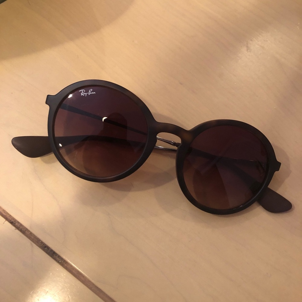 Round women’s rayban sunglasses